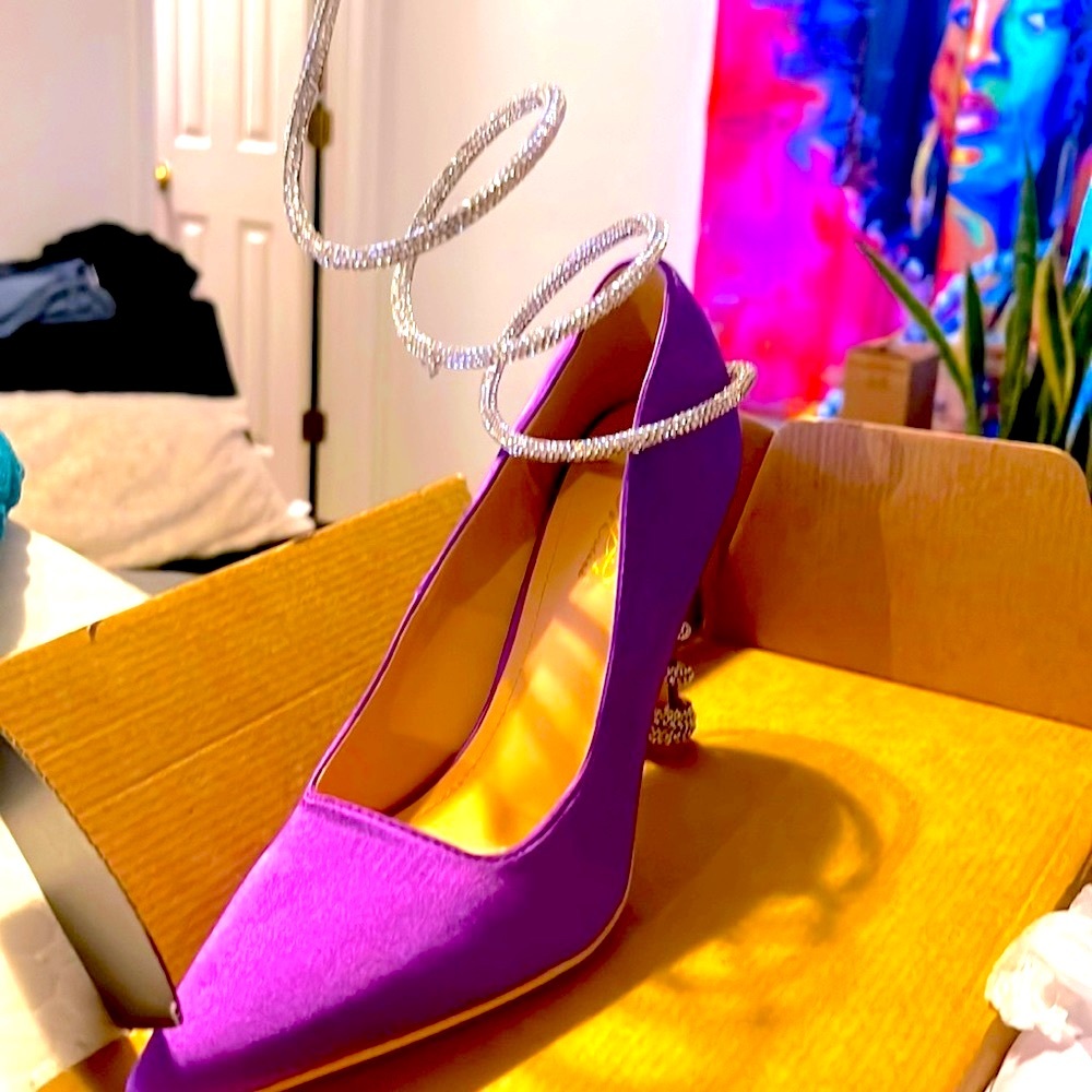 SALE✨ NEVER worn classy pumps